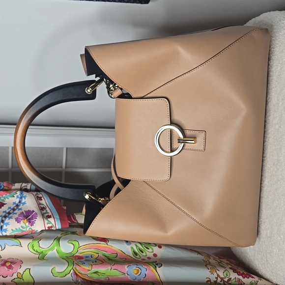 New Claudia Firenze Elegant Tan Leather Handbag - Picture 3 of 8